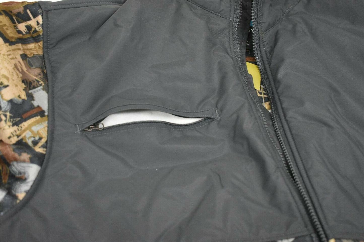 MENS JACKET Adjustable Cuf tricot trim inside colar, pockets Tri-Mountain